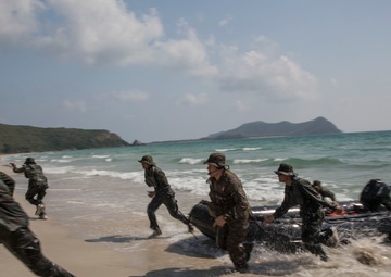 Thai, Korean and US Recon Marines Take Part in Small Boat Training