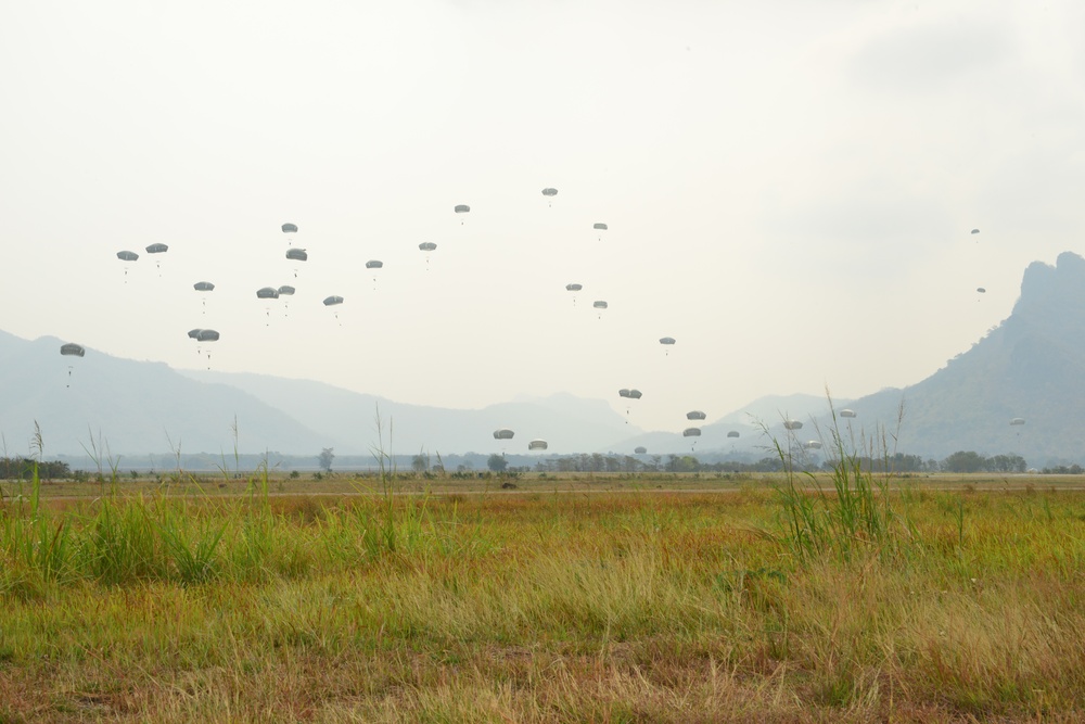 4-25 conducts airborne ops at Cobra Gold 2014