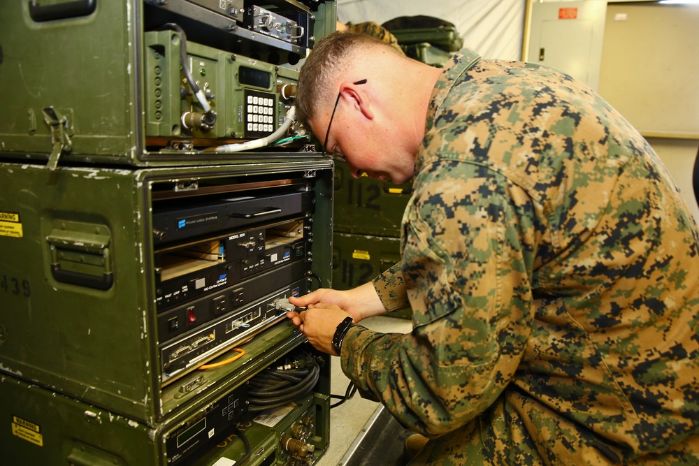 1st MLG conducts communications training