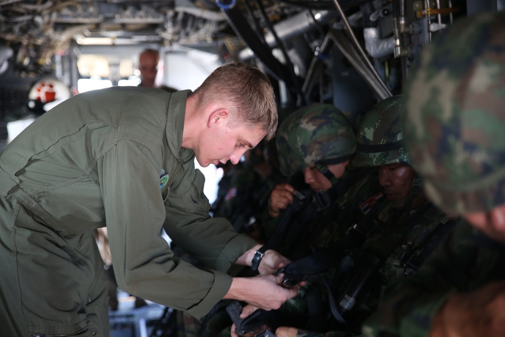 VMM-262 supports Royal Thai Marines during Cobra Gold 2014