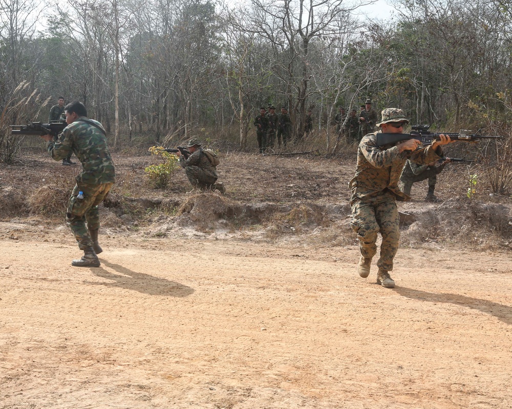HELO TRAINING AND JUNGLE PATROLLING