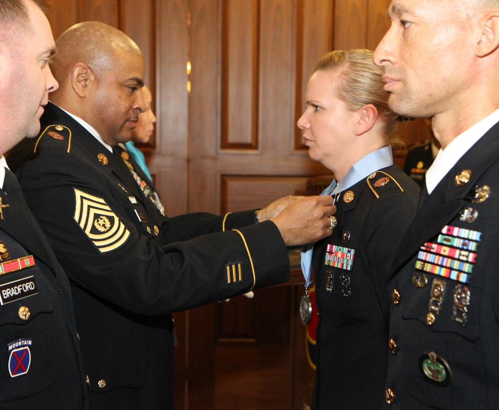 Four NCOs make a jump into the Sergeant Audie Murphy Club