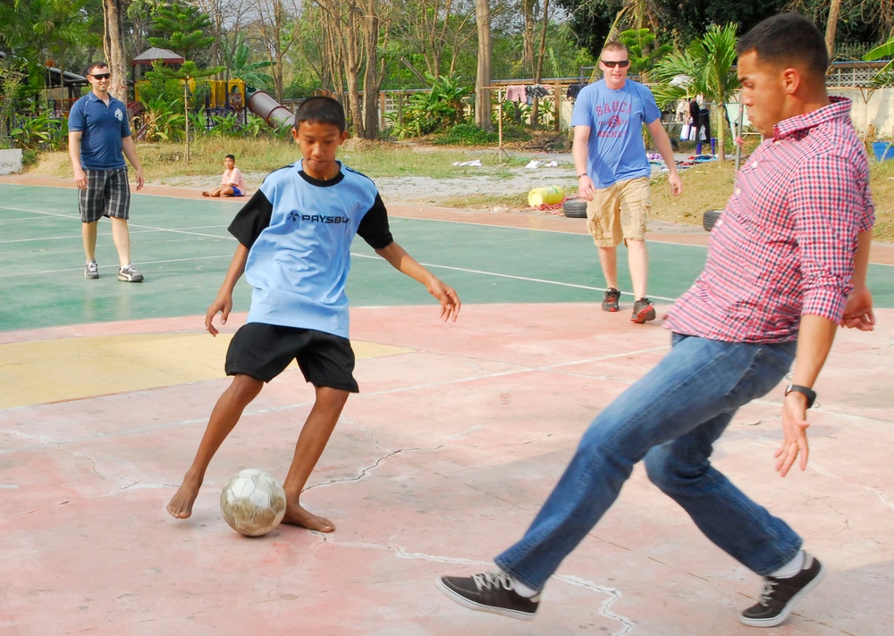 Marines Volunteer in Thailand Community