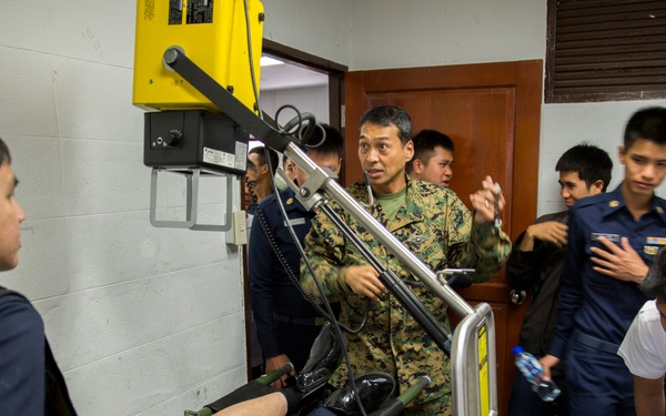 U.S., Thai medical personnel exchange practice