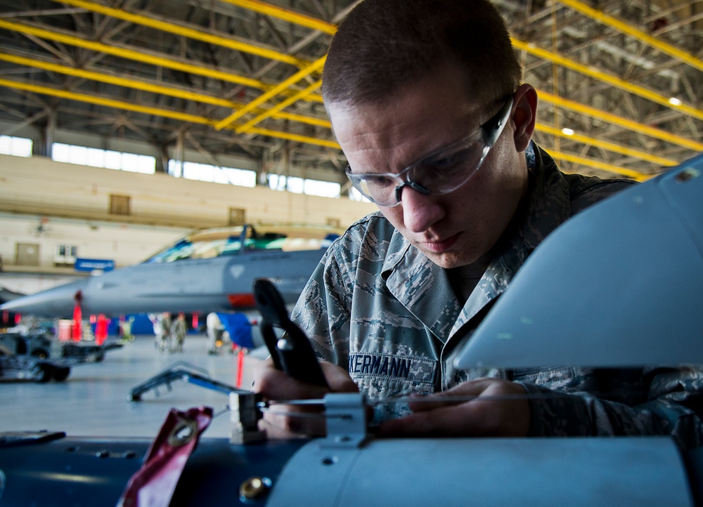 Load crew of the year competition