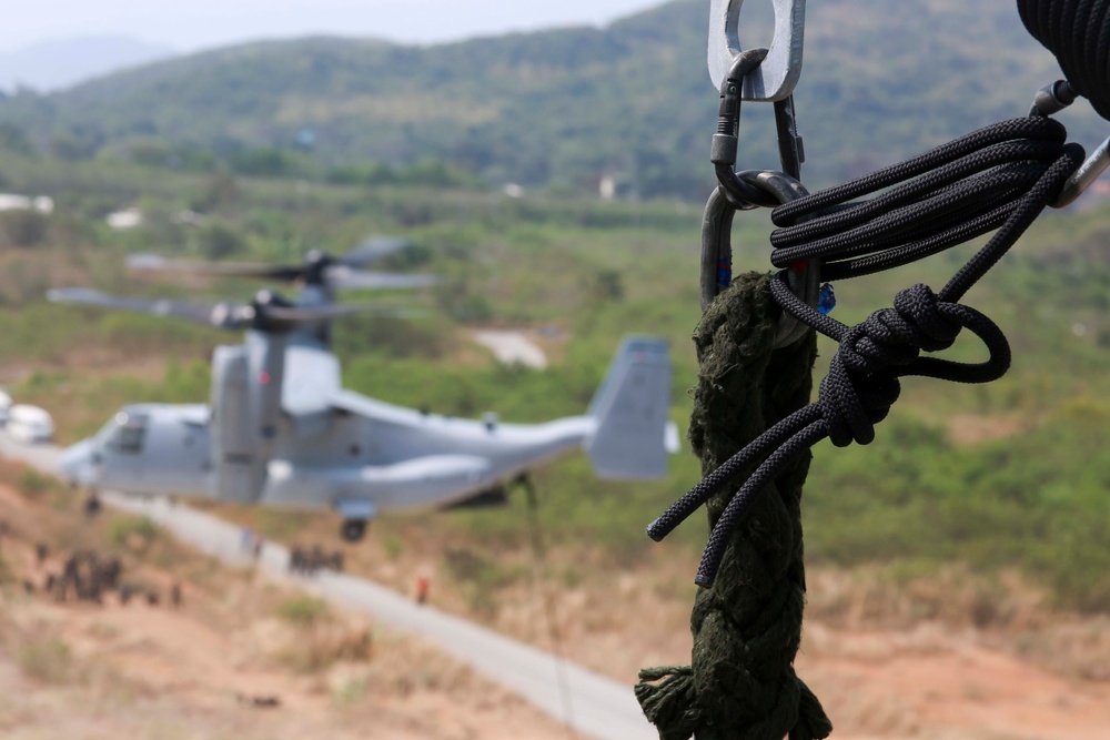 Osprey supports multinational Marine fast-rope drills