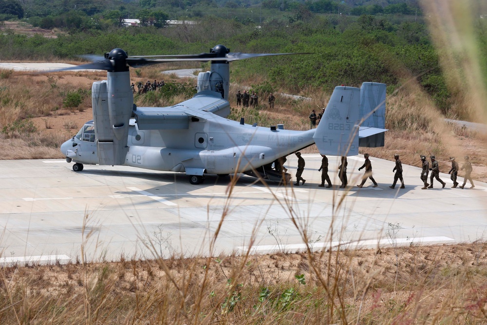 Osprey supports multinational Marine fast-rope drills