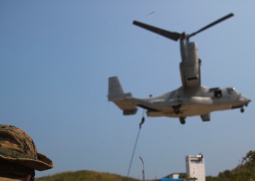 Osprey supports multinational Marine fast-rope drills