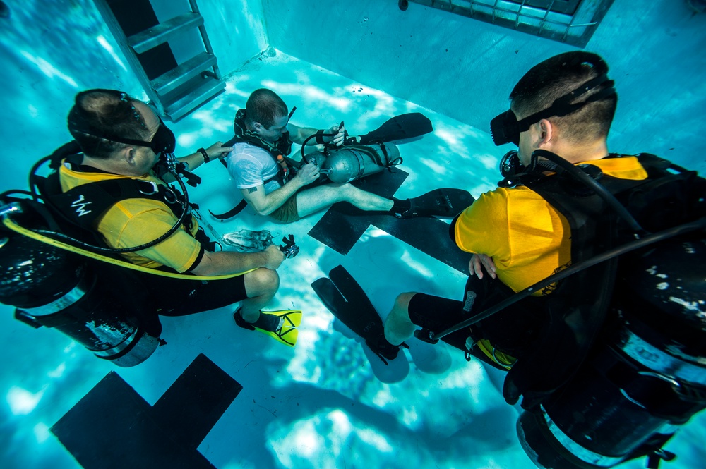 DVIDS Images Naval Diving and Salvage Training Center training