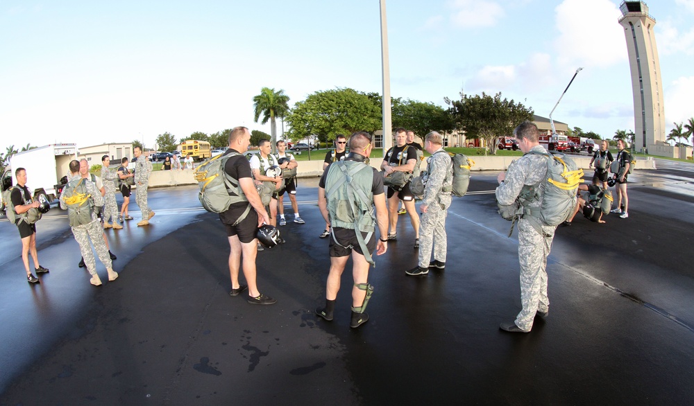 USASOC, SOCSOUTH conduct overwater Airborne operation