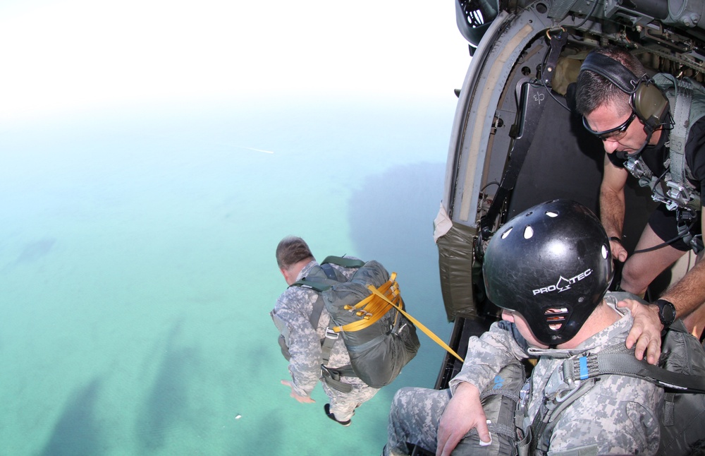 USASOC, SOCSOUTH conduct overwater Airborne operation