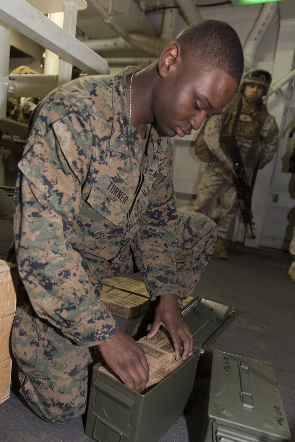 Ammo tech supplies ammo in support of Spanish PHIBLEX 2014