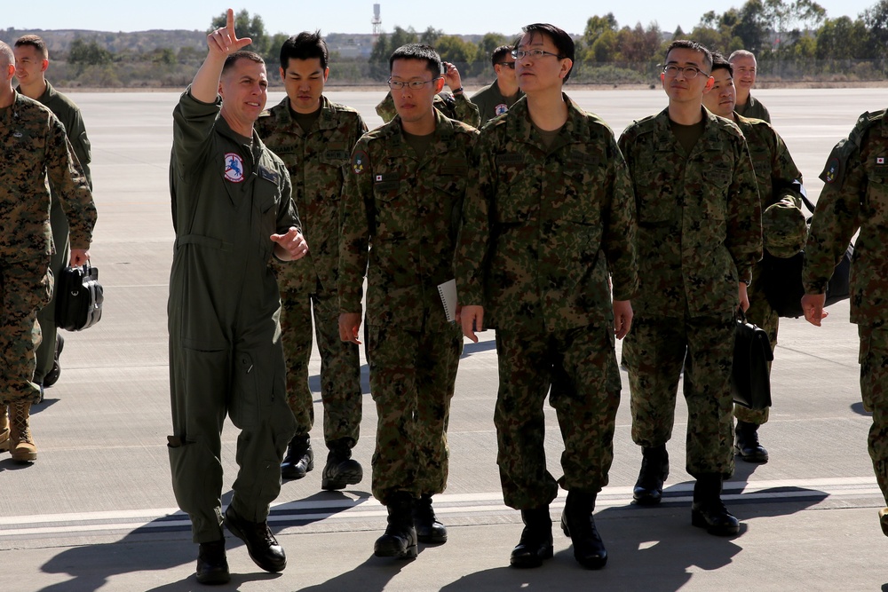 Japan Ground Self-Defense Force visits Osprey