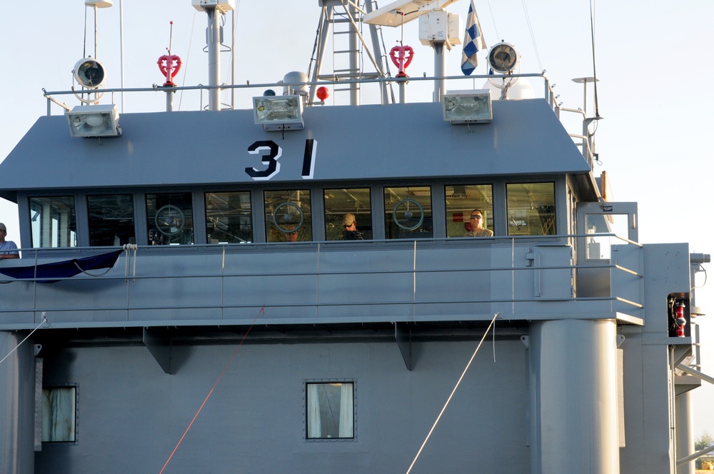 824th TC Heavy Boat provides Navy with Vessel of Opportunity