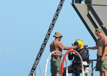 824th TC Heavy Boat provides Navy with Vessel of Opportunity