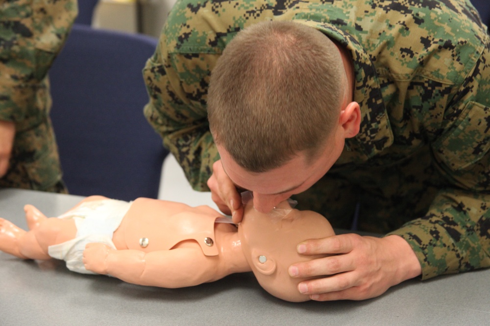 MTACS-28 Marines learn life-saving techniques