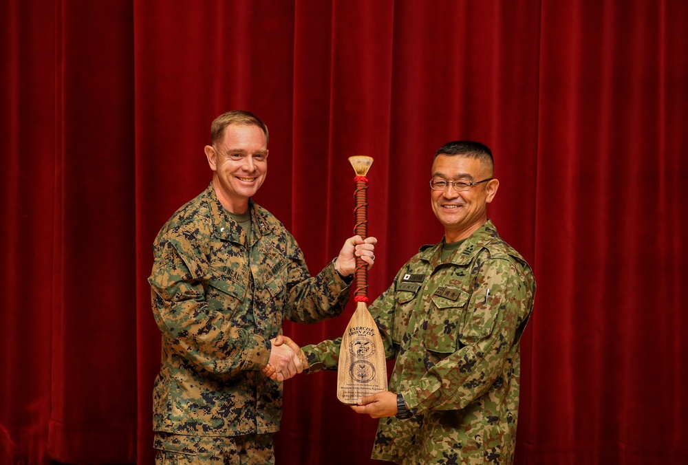 Marines, JGSDF celebrate successful end Iron Fist 2014