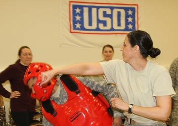 Soldiers teach airmen self defense