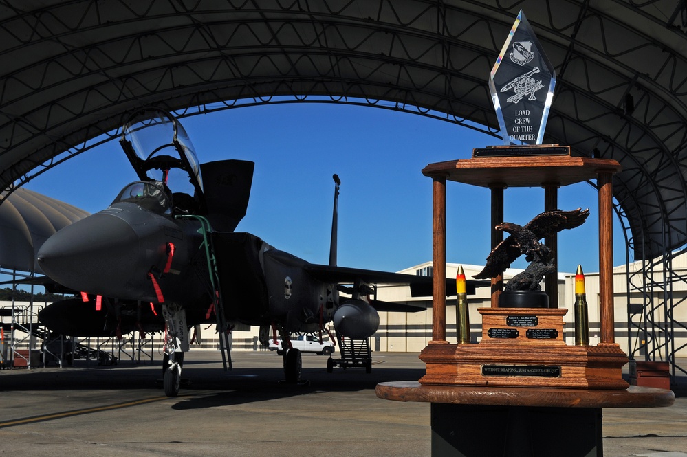 Load crews arm Eagles