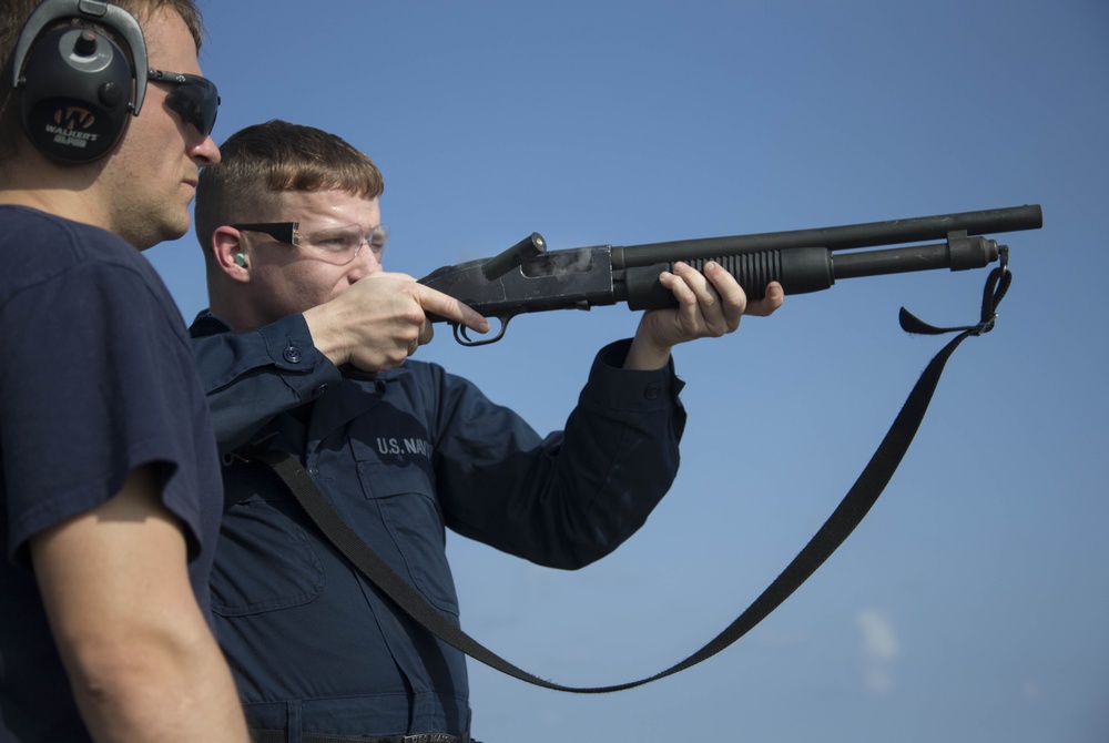 USS Mason sailors participate in weapons qualification