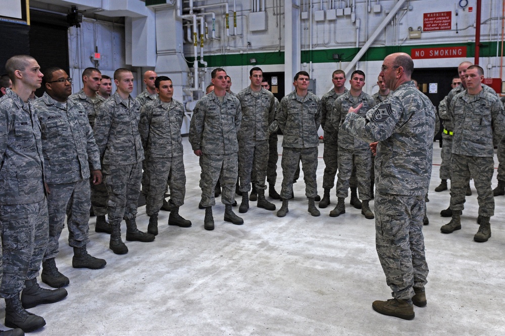 Load crews arm Eagles