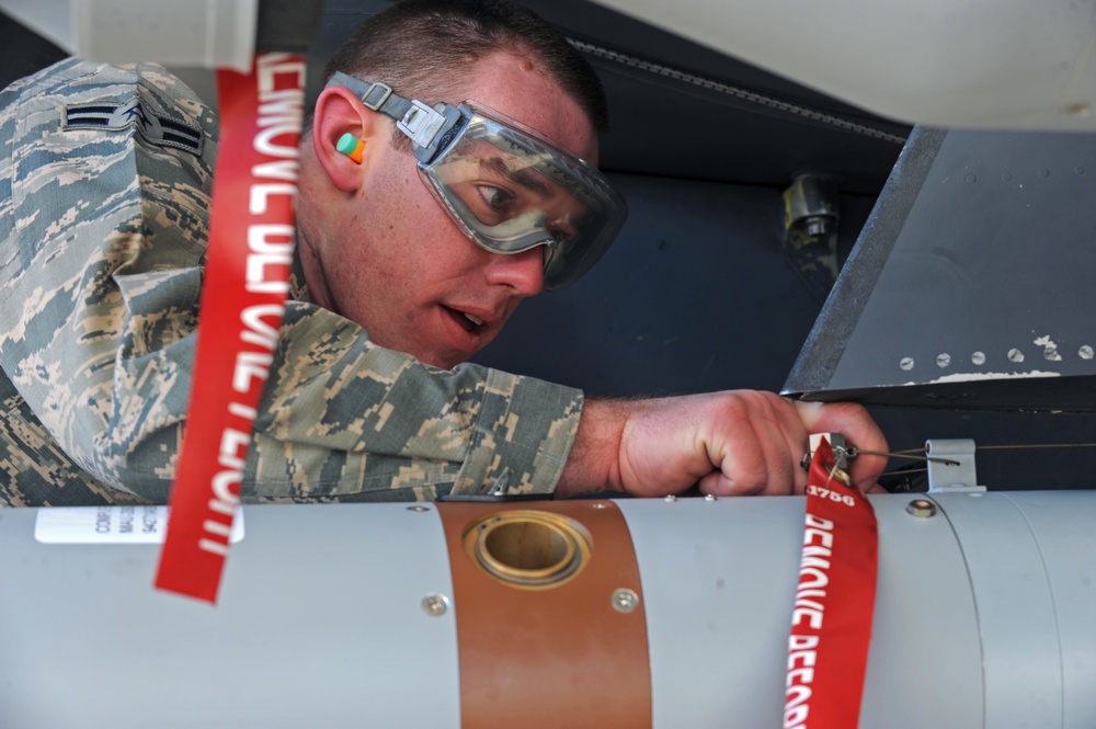 Load crews arm Eagles