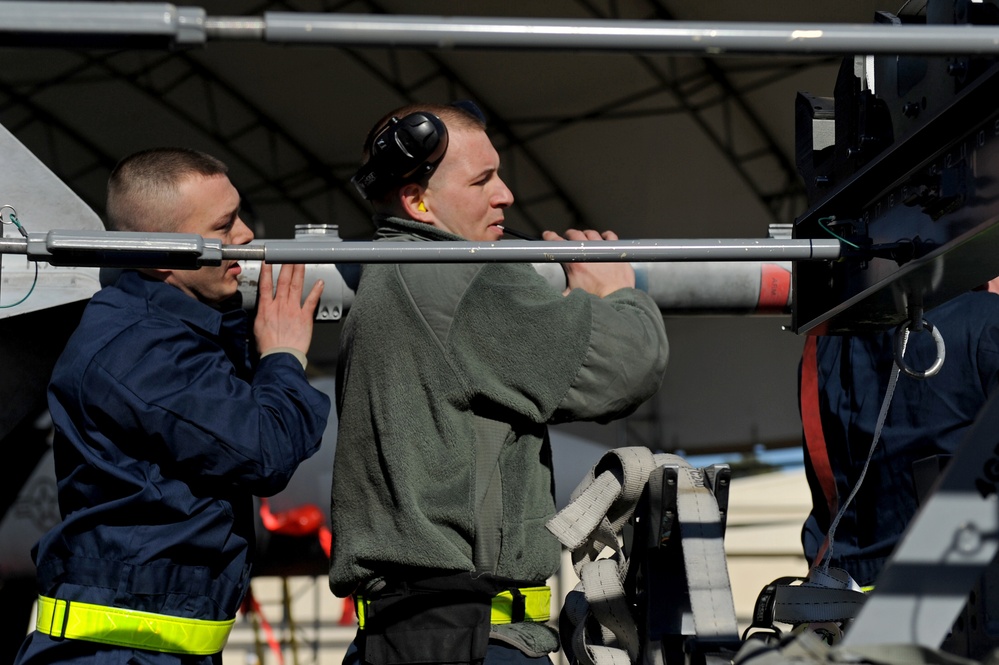 Load crews arm Eagles