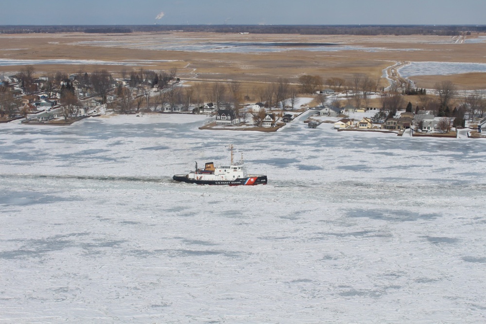 Coast Guard Cutter Neah Bay breaks ice in St. Clair River