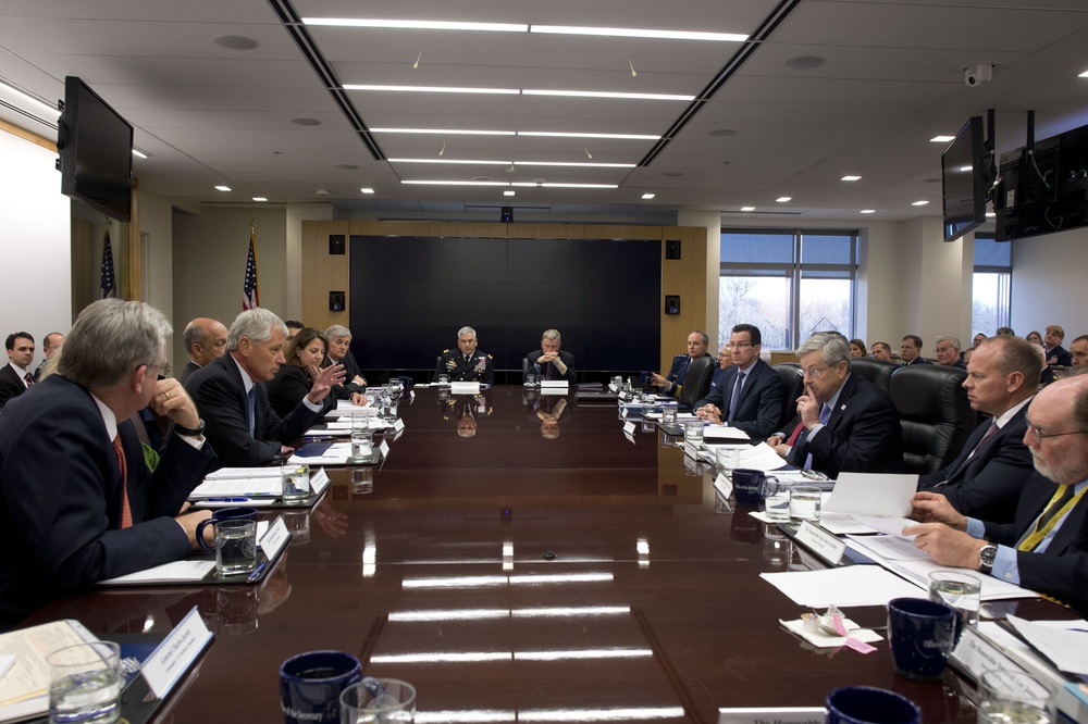 Hagel meets with Council of Governors