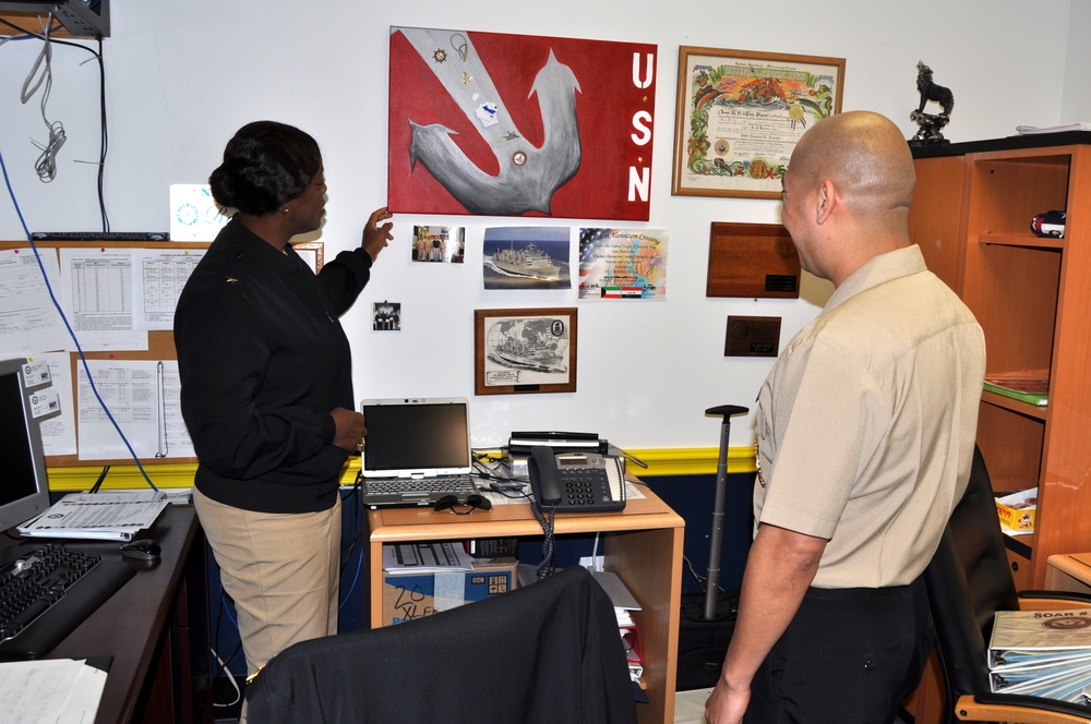 Commander of Navy Recruiting Command visits Houston