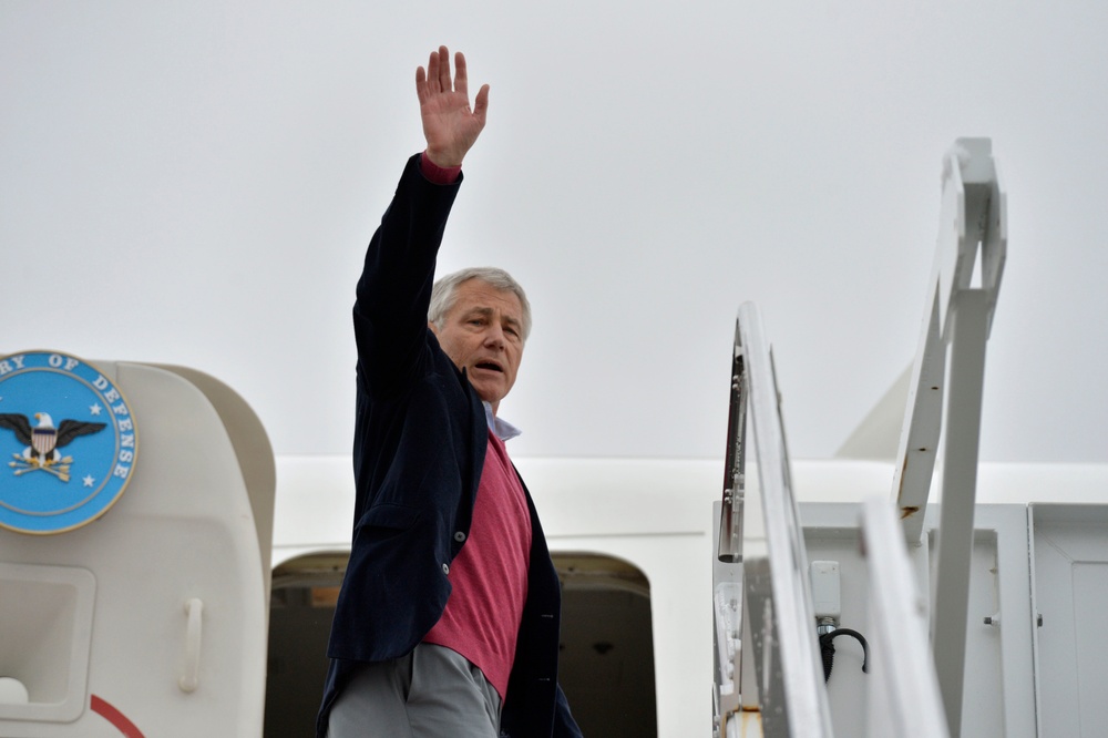 Hagel on way to visit Joint Base Langley-Eustis