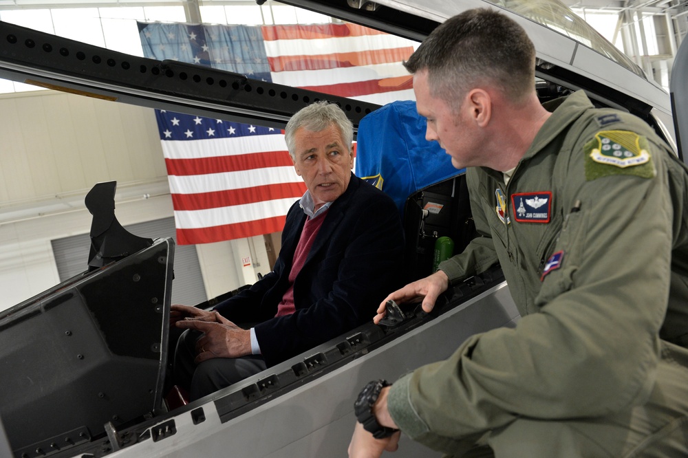 Hagel visits Joint Base Langley-Eustis