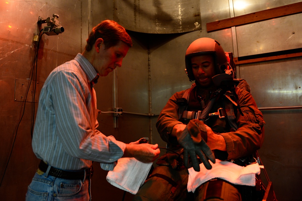 US Air Force School of Aerospace Medicine: an environmental chamber