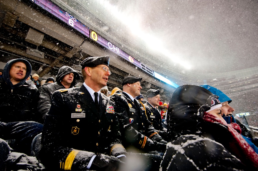 Reserve general officer, soldiers honored during Stadium Series NHL game