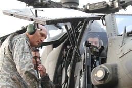 Odierno tours aircraft