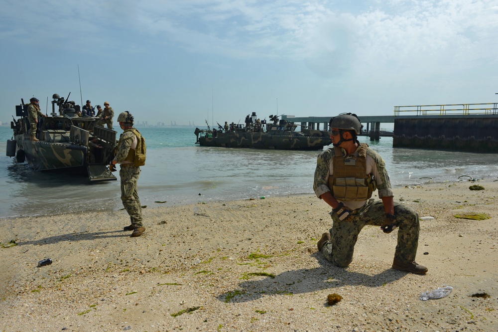 Riverine command boat training