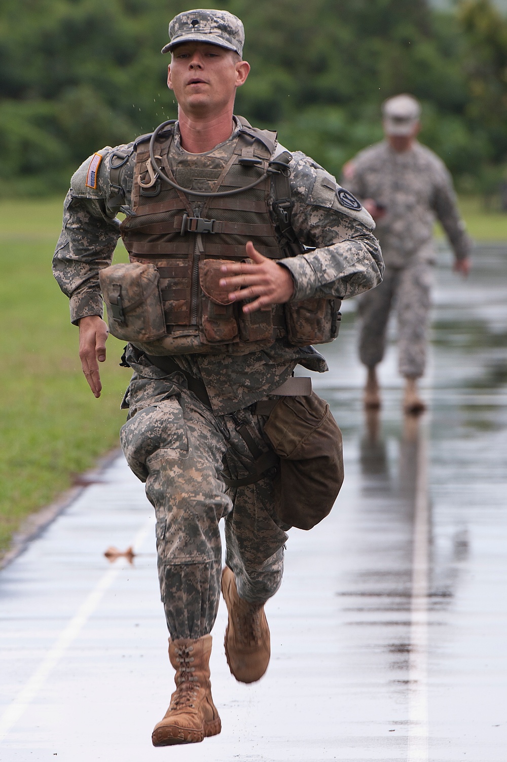 Army Guardsmen, reservists tackle challenges during Best Warrior Competition