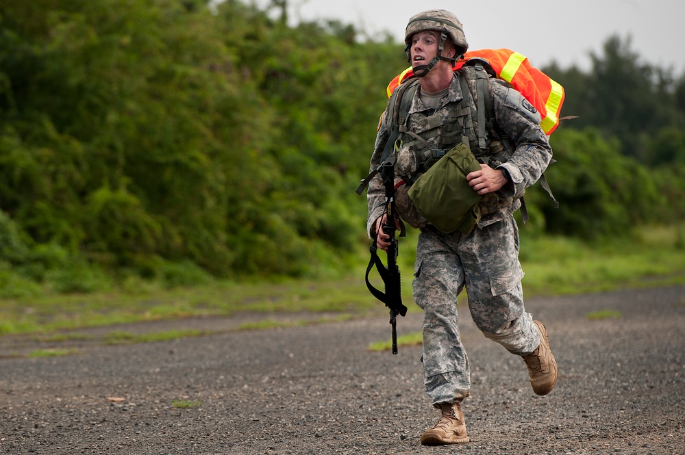 Army Guardsmen, reservists tackle challenges during Best Warrior Competition