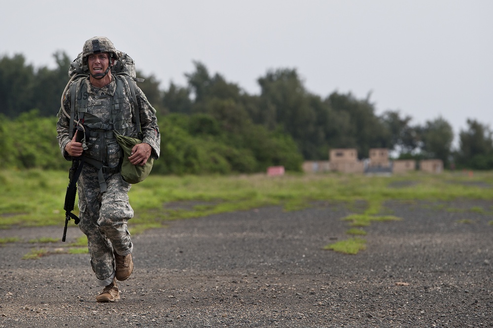 Army Guardsmen, reservists tackle challenges during Best Warrior Competition