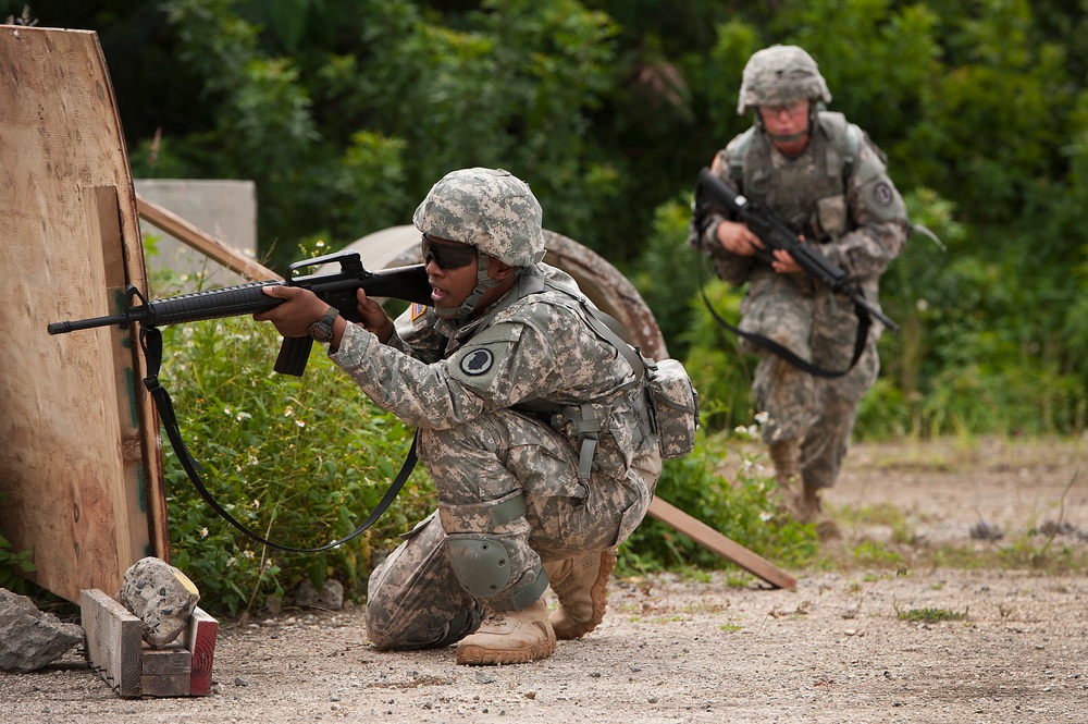 Army Guardsmen, reservists tackle challenges during Best Warrior Competition