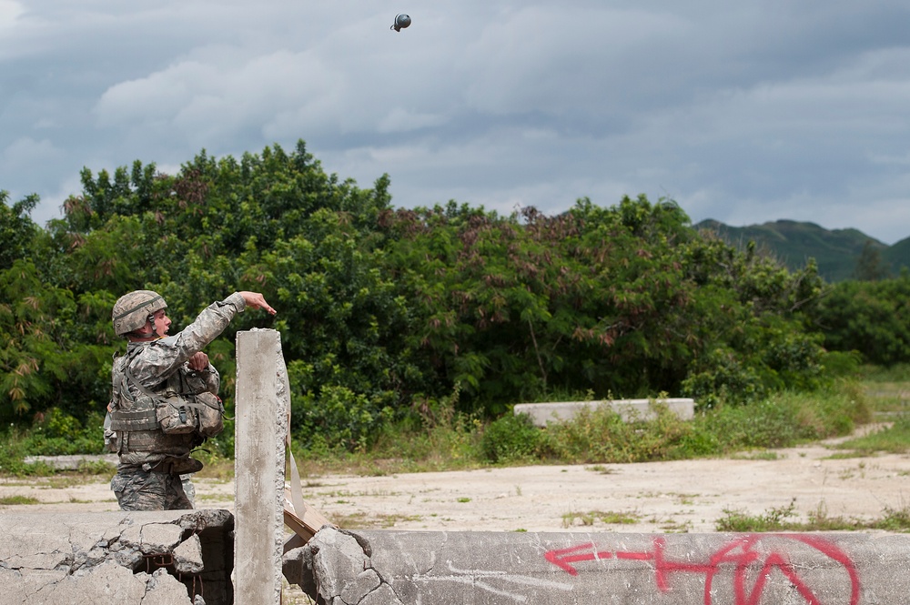 Army Guardsmen, reservists tackle challenges during Best Warrior Competition