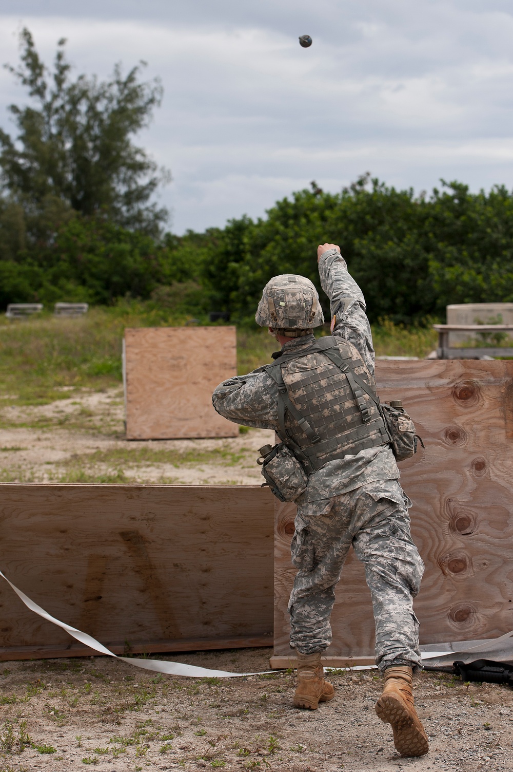 Army Guardsmen, reservists tackle challenges during Best Warrior Competition