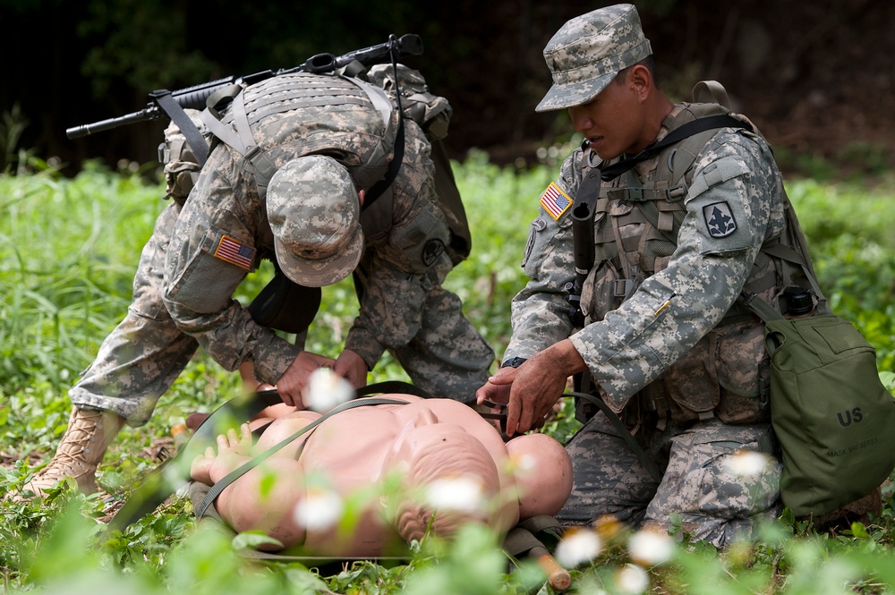 Army Guardsmen, reservists tackle challenges during Best Warrior Competition