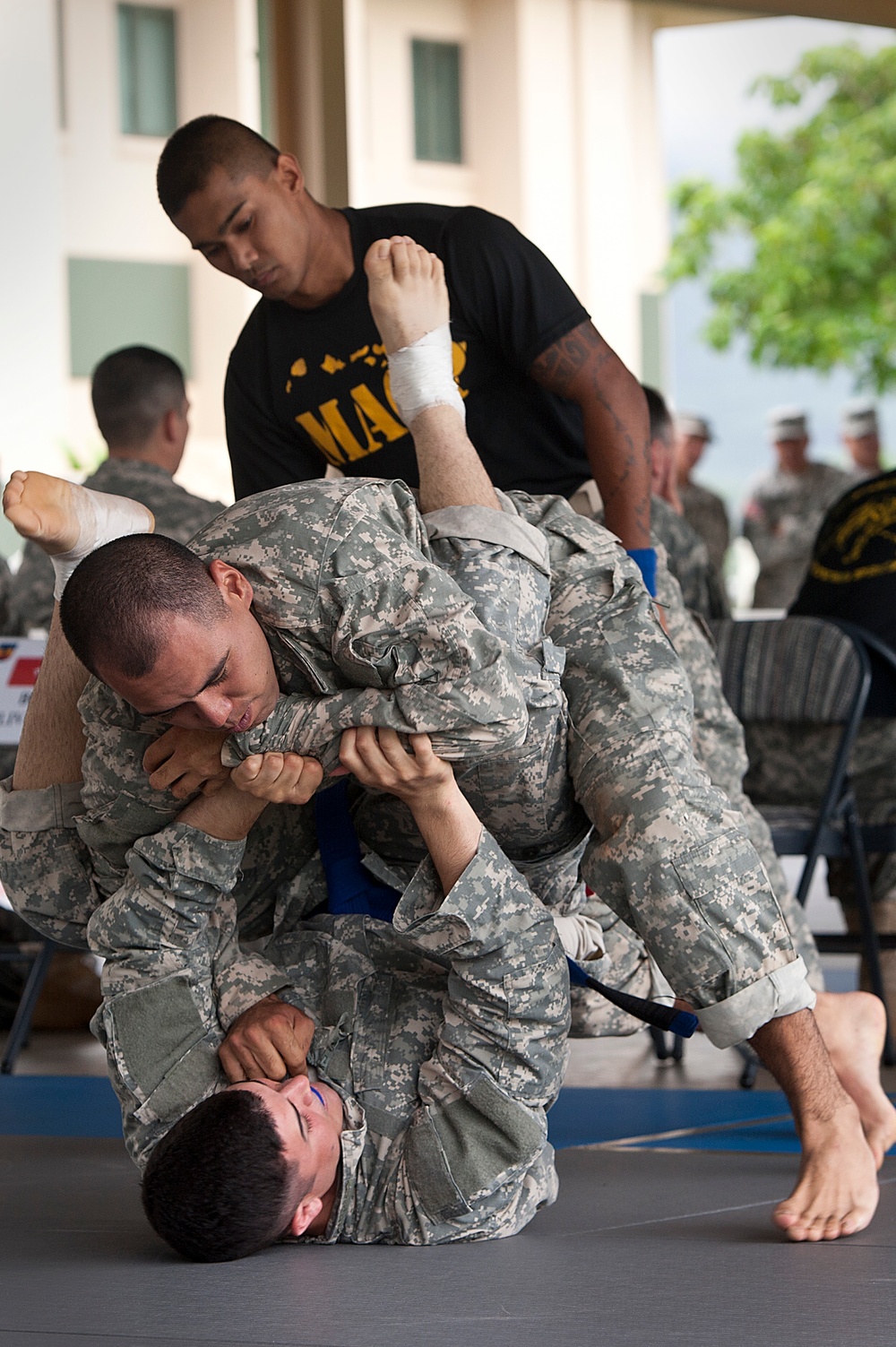 Army Guardsmen, reservists tackle challenges during Best Warrior Competition