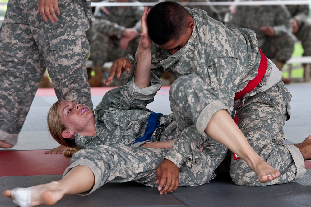 Army Guardsmen, reservists tackle challenges during Best Warrior Competition