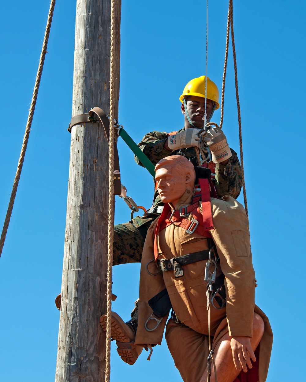 Qualification exercise for a pole rescue