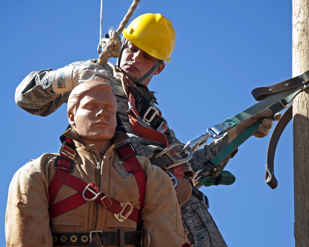 Qualification exercise for a pole rescue