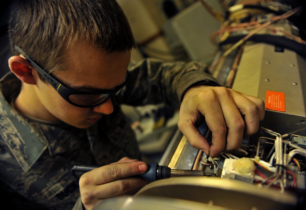 Avionics ensure ‘Draggins, Fiends’ wired, ready