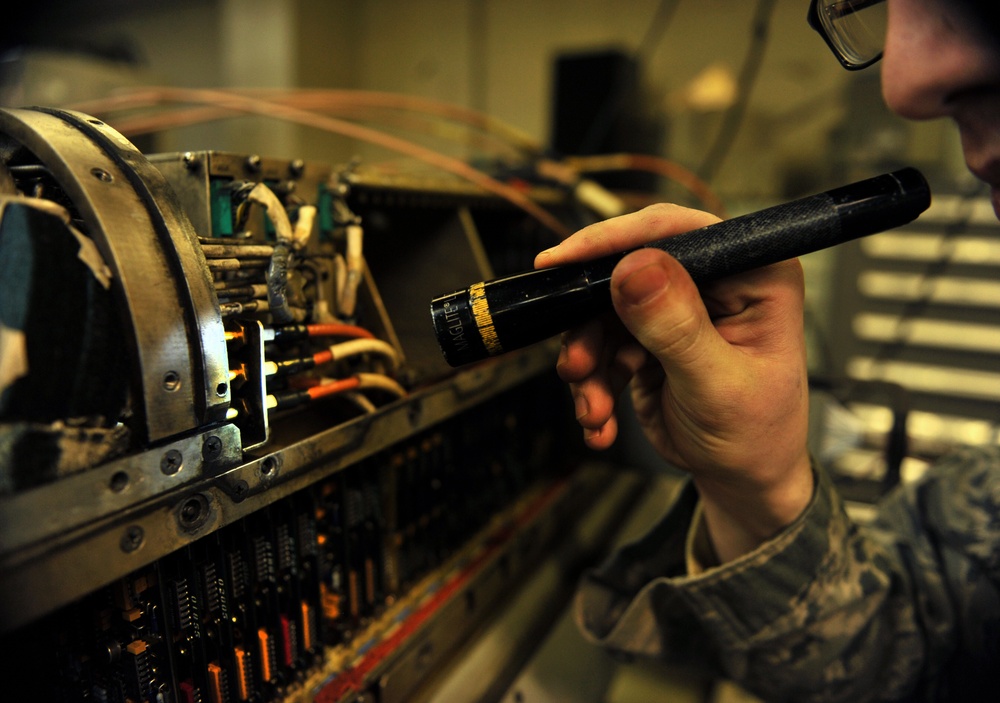 Avionics ensure ‘Draggins, Fiends’ wired, ready