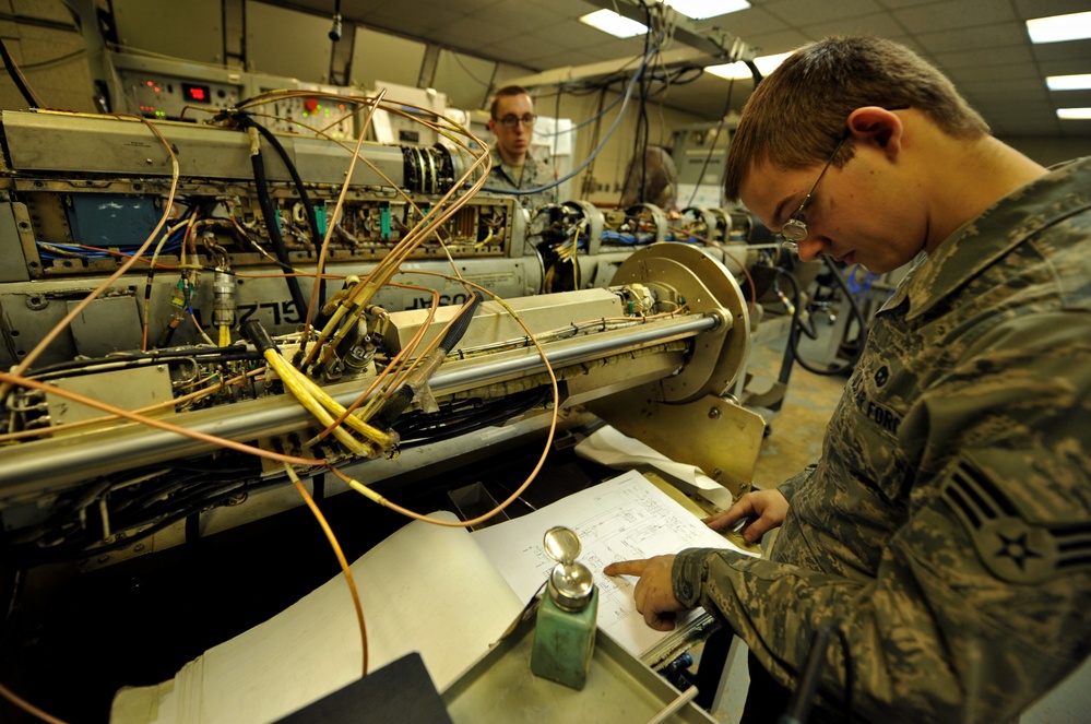 Avionics ensure ‘Draggins, Fiends’ wired, ready